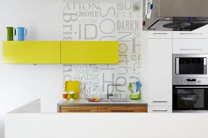 Navsteva minimalisticky byt v pop art style