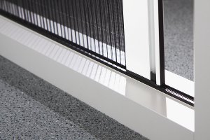 Siet proti hmyzu s minimalistickym profilom
