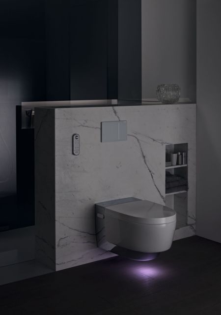 2015 Bathroom 06 M AquaClean Mera chrome orientation light bigview