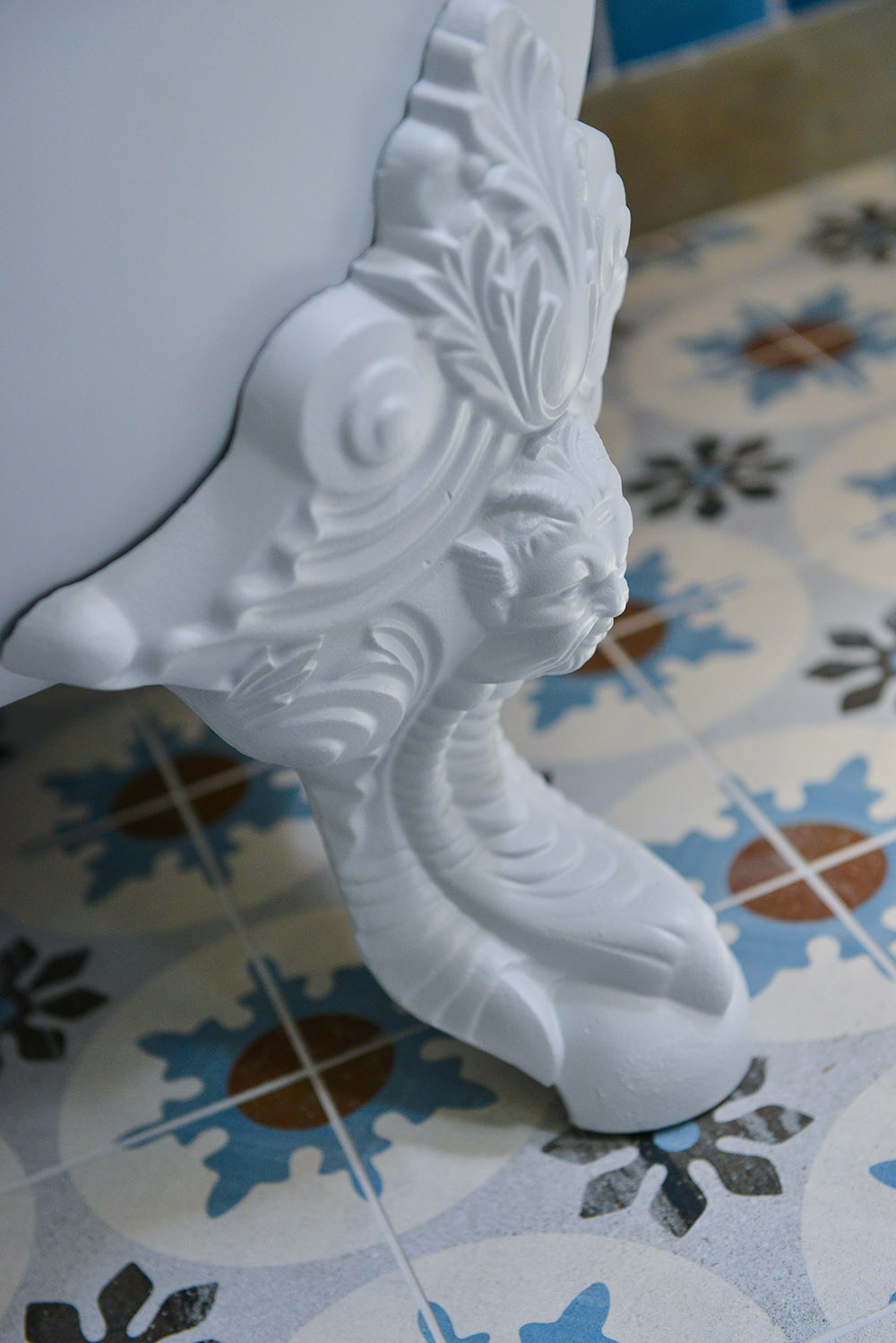 28 Bath foot detail