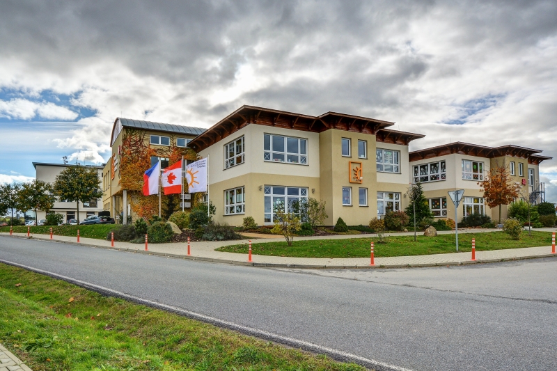 HELUZ Sunny Canadian School 21 Zdroj Sunny Canadian School