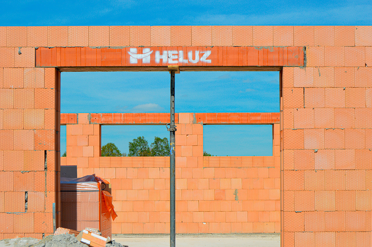 Nový žalúziový a roletový preklad HELUZ FAMILY 3in1 zabezpečí tepelný komfort PŘEKLAD HELUZ FAMILY 3in1 nosný realizace