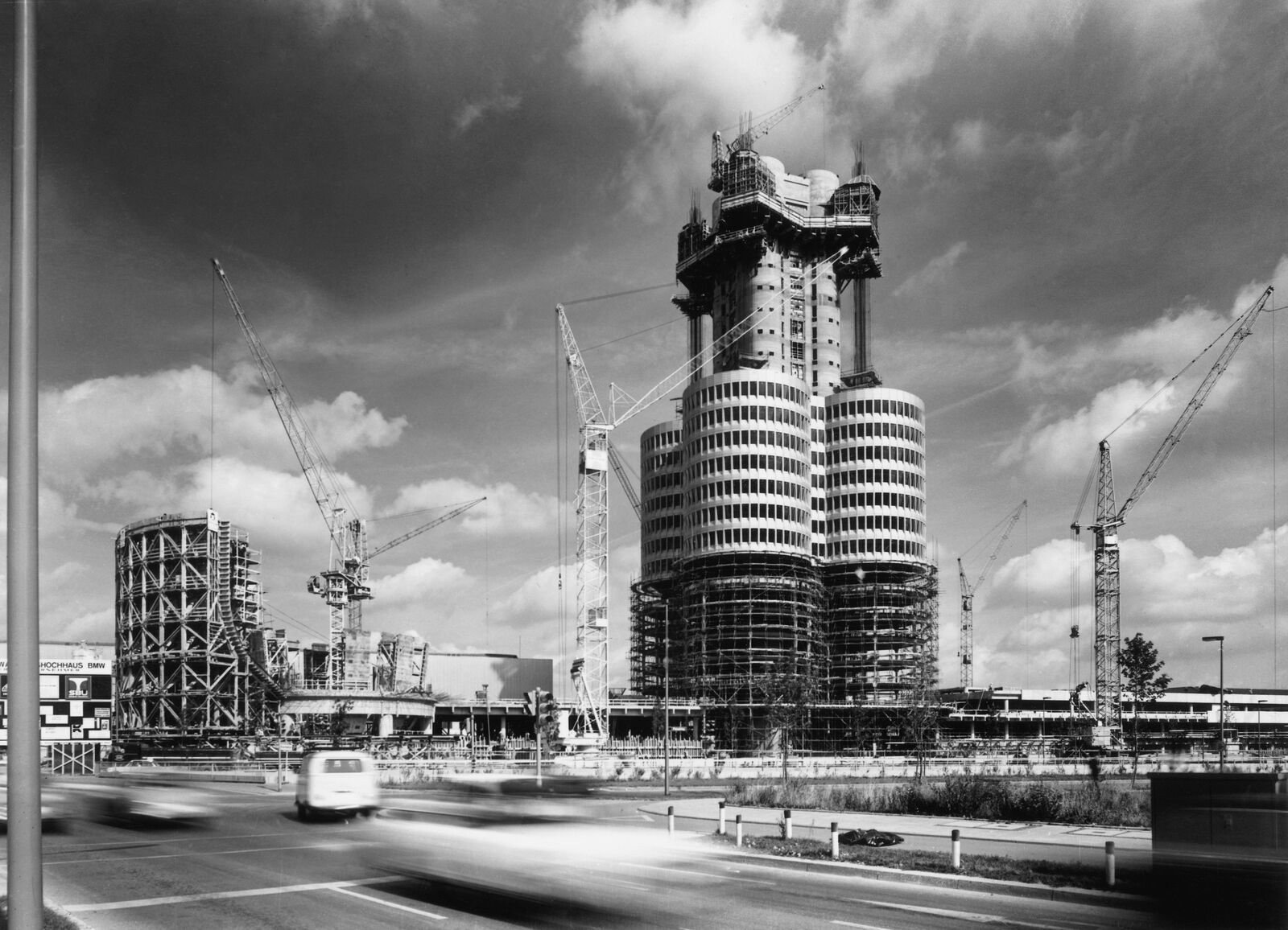 P90473077 highRes construction of bmw