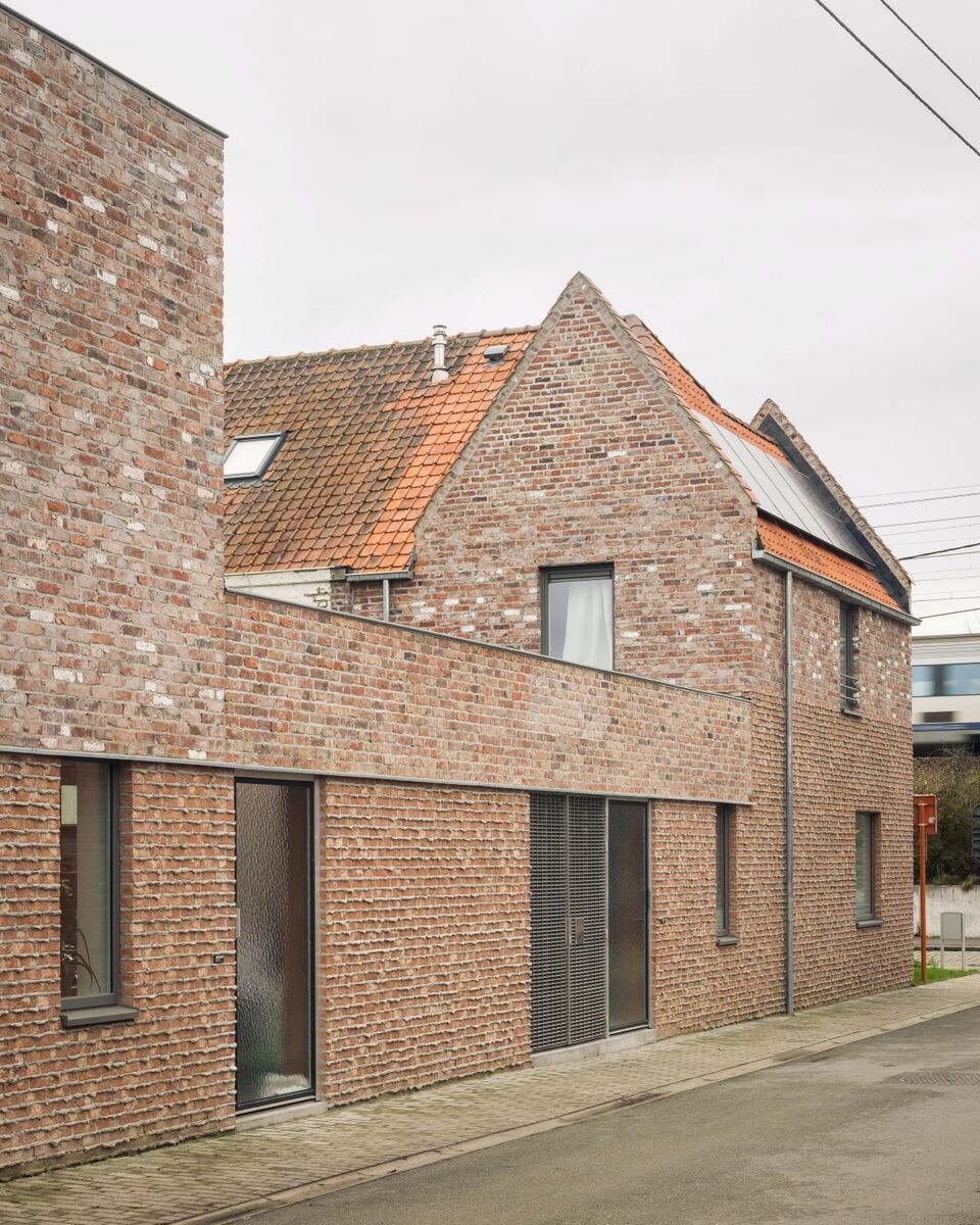 A social and urban infill project in Kortrijk MAKER architecten foto Stijn Bollaert s