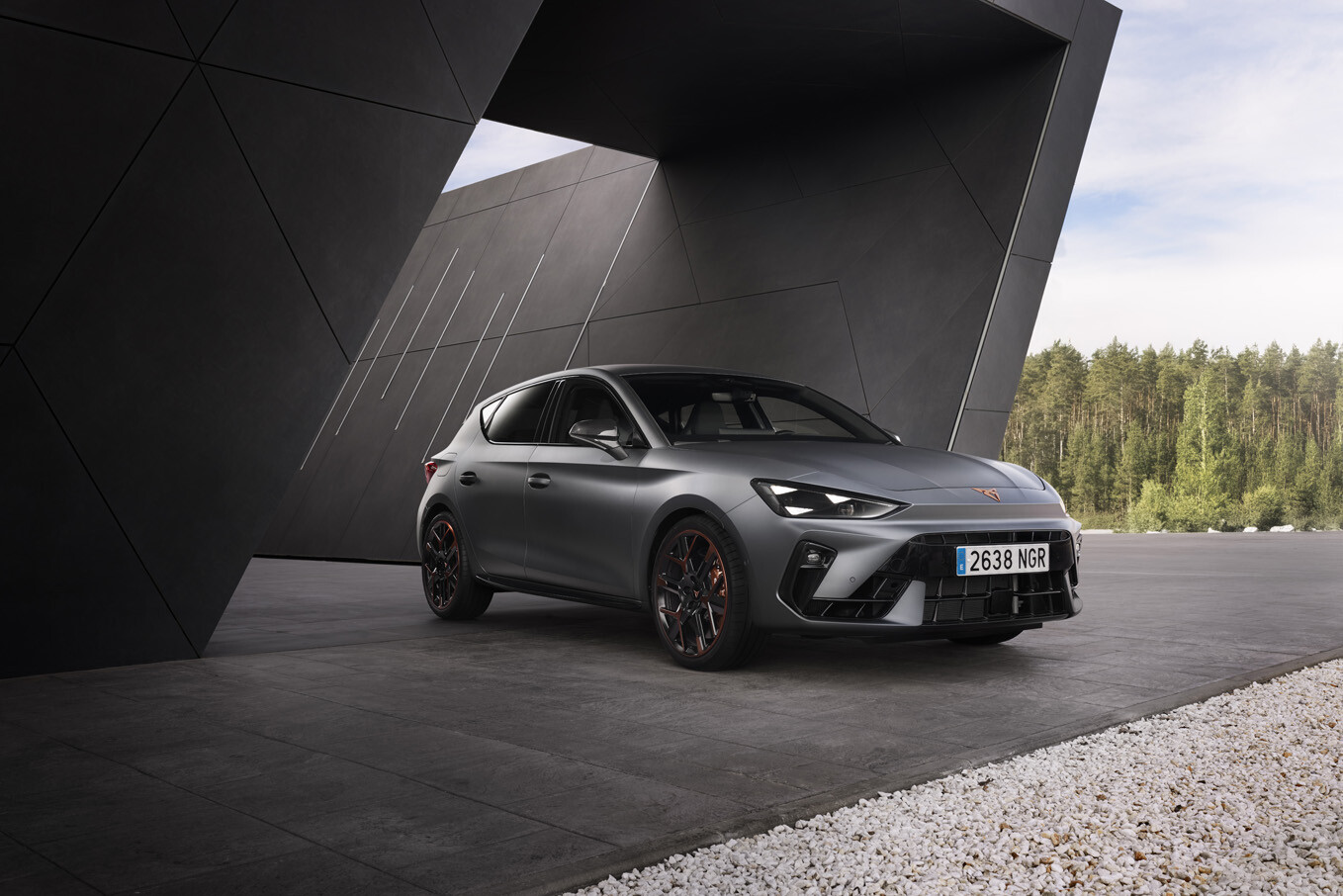 CUPRA LEON PA 5D VZ - HeroAngle view 3/4 front