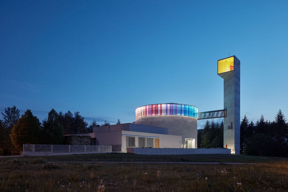 kostol brno exterier noc