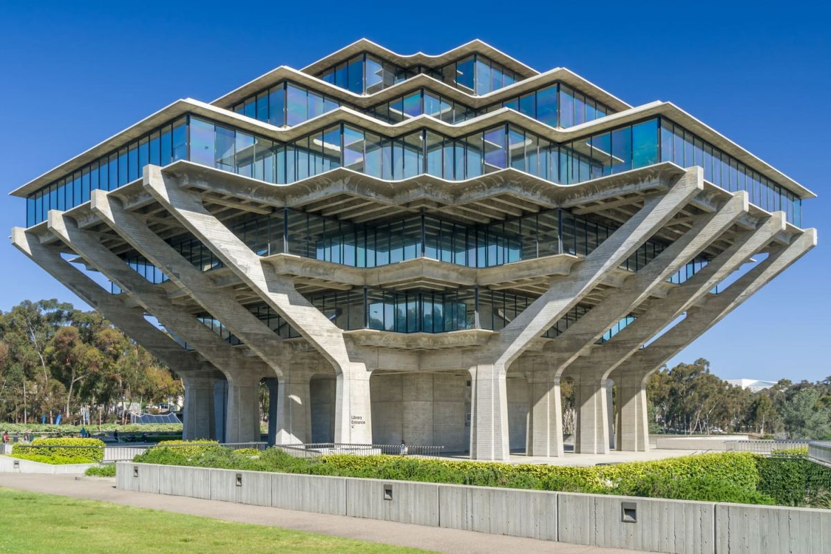  Geisel Library at University of California San Diego