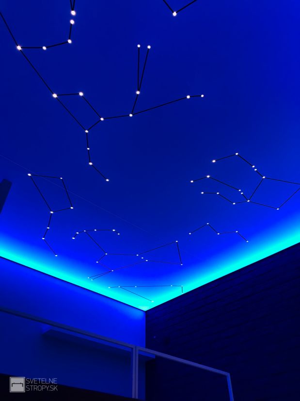 Celostropný svetelný strop Hviezdne nebo s farebnou LED sústavou