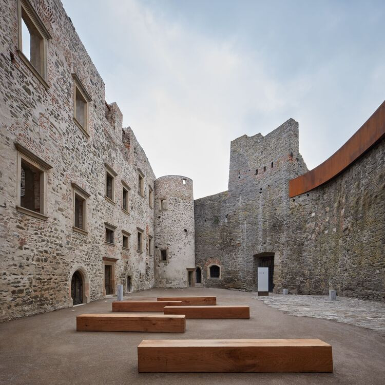 CCA hrad helfstyn rekonstrukcia lavice CCA hrad helfstyn rekonstrukcia lavice