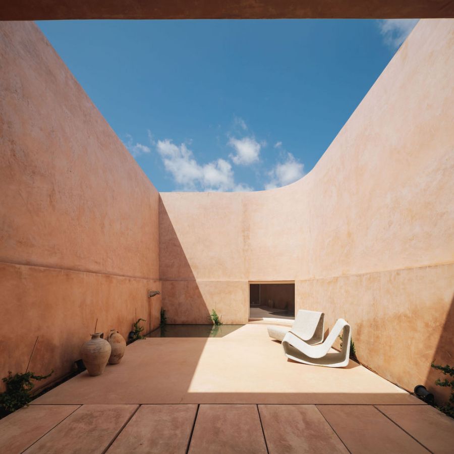 HOUSE IN GRÂNDOLA atrium