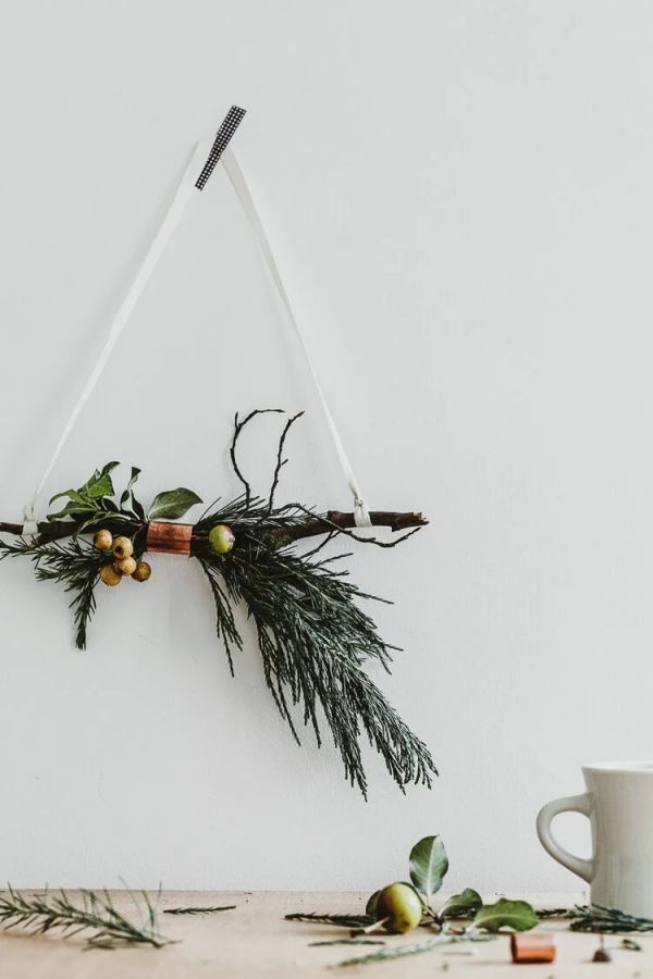 Vianoce Minimalist DIY Christmas Wreaths the well