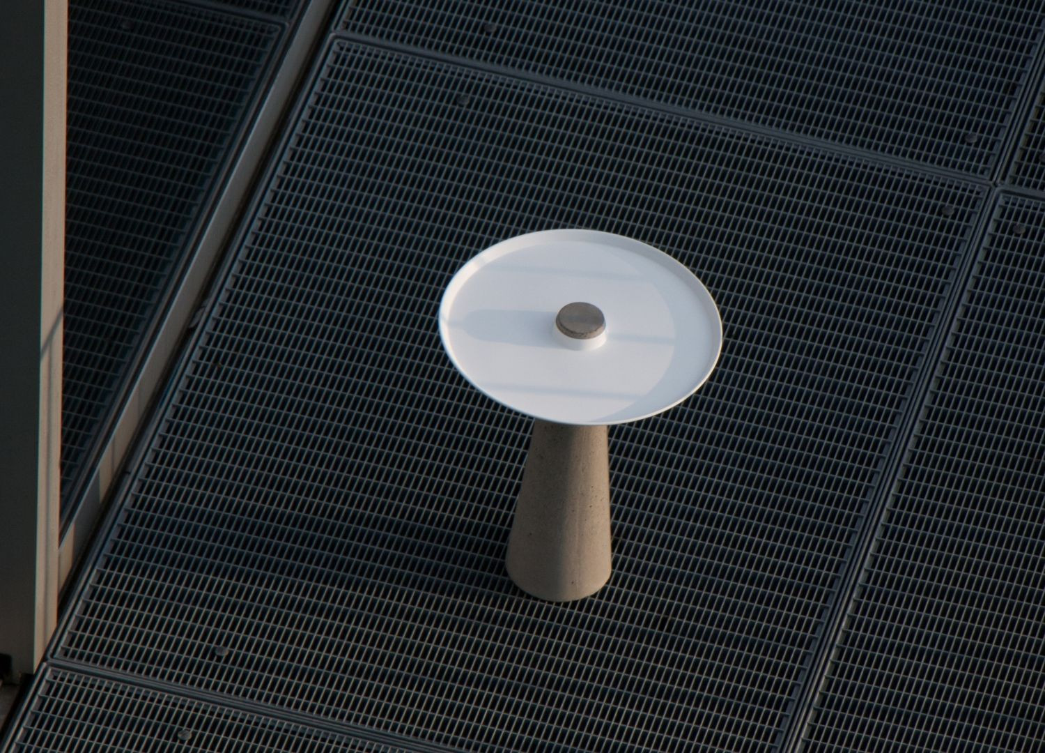 Move table by Joel Hoff stol dizajn Move table by Joel Hoff stol dizajn
