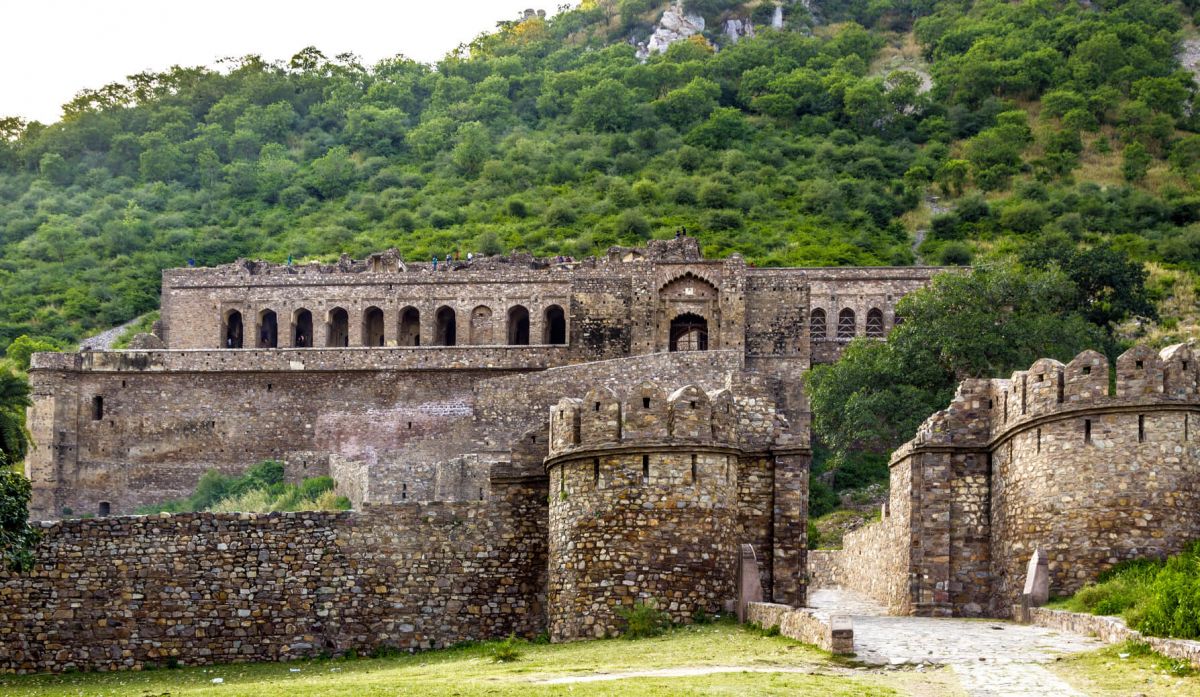 spooky architecture Bhangarh Fort