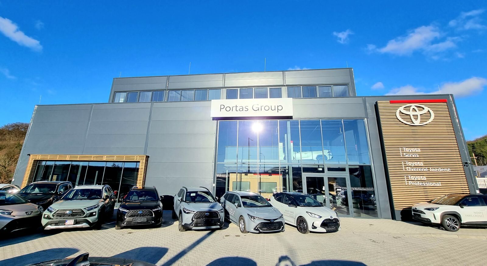 Oceľová hala AVG pre autosalóny