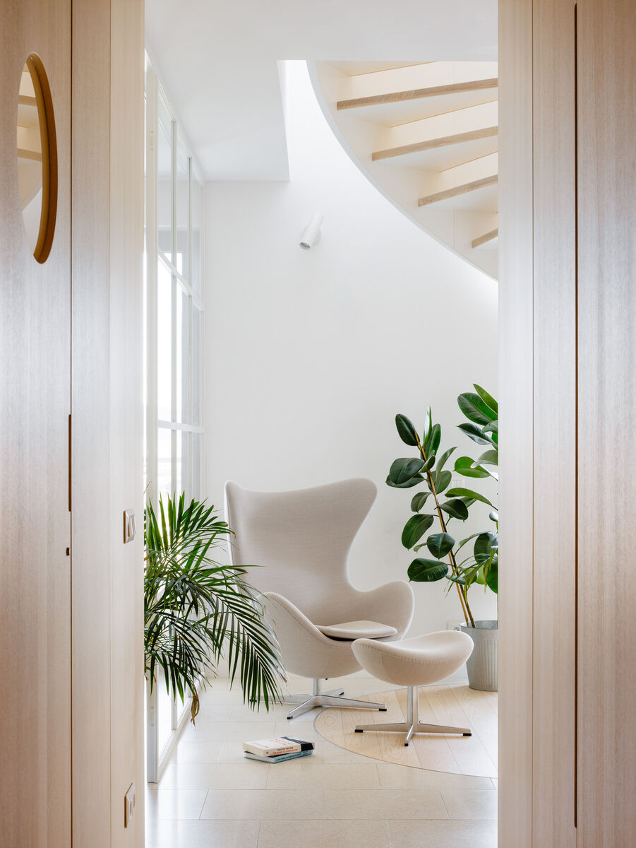 What Architects matejhakar interier chodba kreslo