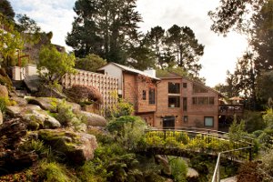 canyon house 300x200