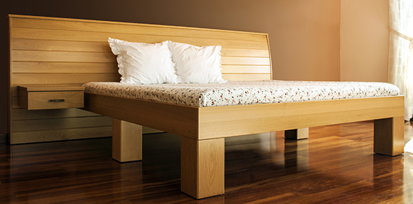 LIKE design masivna dubova postel 2