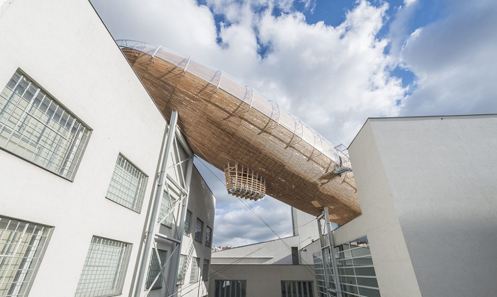 Rooftop Airship by Martin Rajnis and Leos Valka 2 1020x610