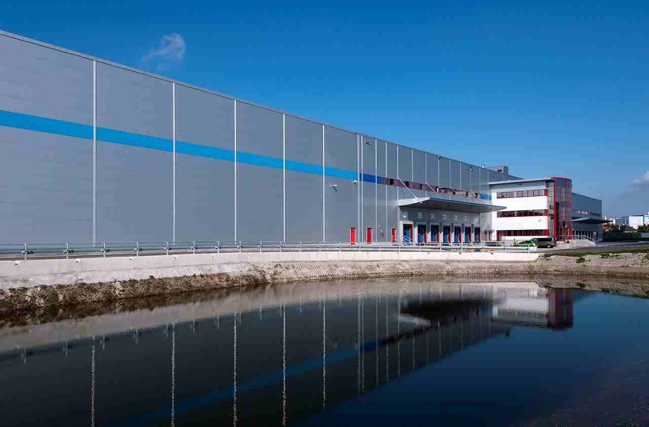 FMLogistic02 1818