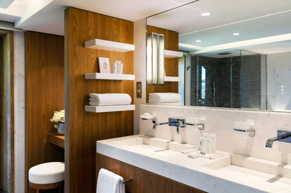 Hi LW0647 76509554 Les Neiges Bathroom 1konv