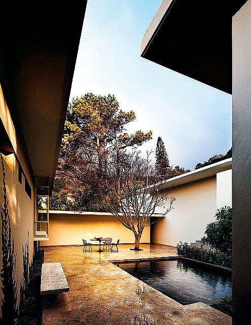 062-Entrance_courtyard