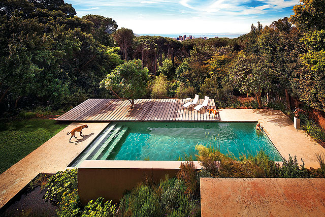 062-Natural_swimming_pool_with_Cape_Town_views
