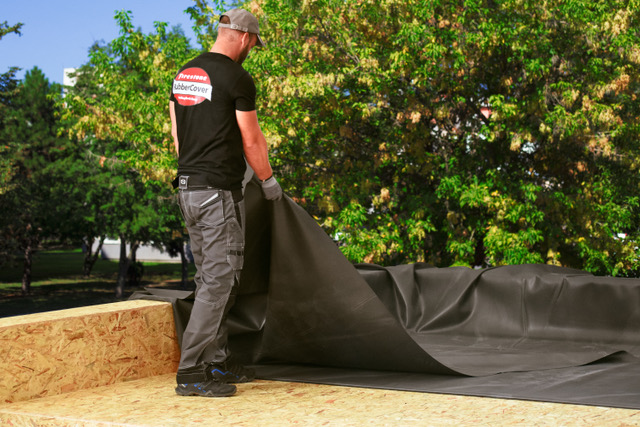 Fotopostup: Ako zaizolovať plochú strechu EPDM membránou Fotopostup: Ako zaizolovať plochú strechu EPDM membránou
