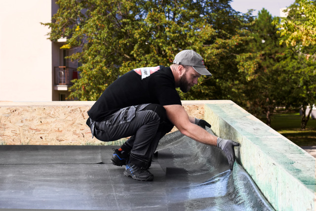Fotopostup: Ako zaizolovať plochú strechu EPDM membránou Fotopostup: Ako zaizolovať plochú strechu EPDM membránou